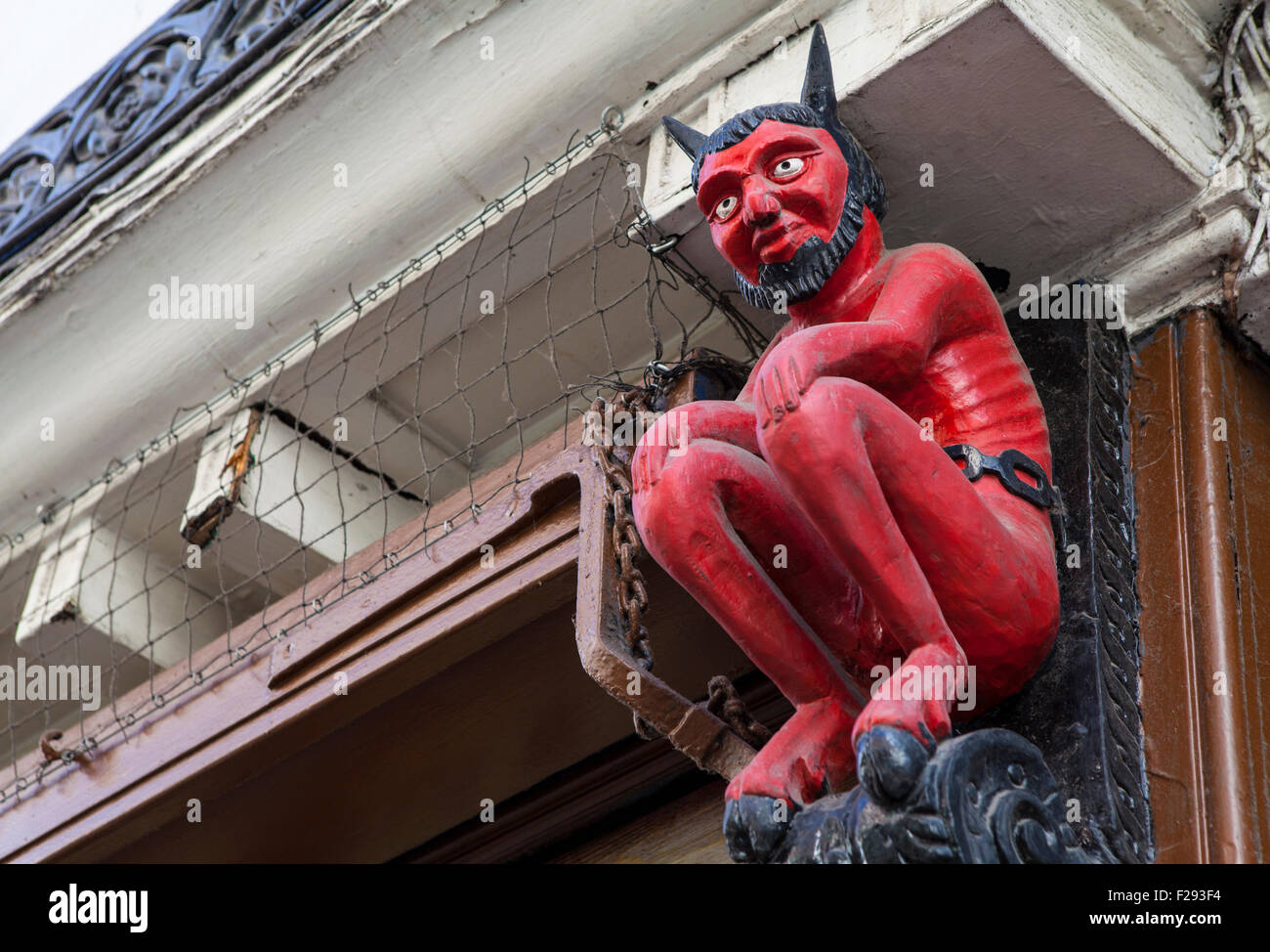 Die berühmten roten Teufelchen Statue befindet sich in Stonegate, York. Stockfoto