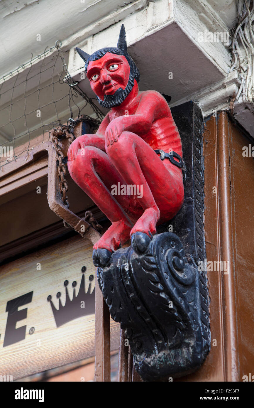 Die berühmten roten Teufelchen Statue befindet sich in Stonegate, York. Stockfoto