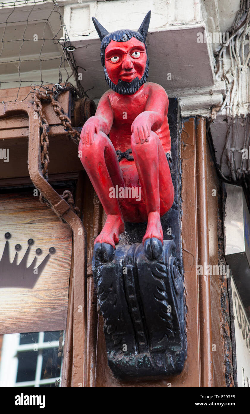 Die berühmten roten Teufelchen Statue befindet sich in Stonegate, York. Stockfoto