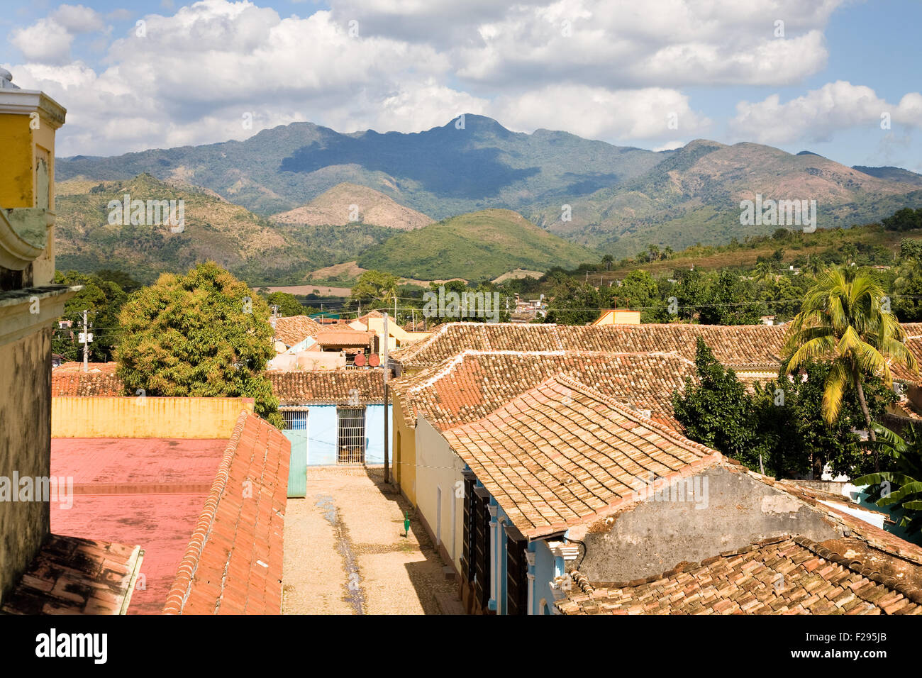 Die Kolonialstadt Trinidad und die umliegenden Berge in Zentralkuba Stockfoto