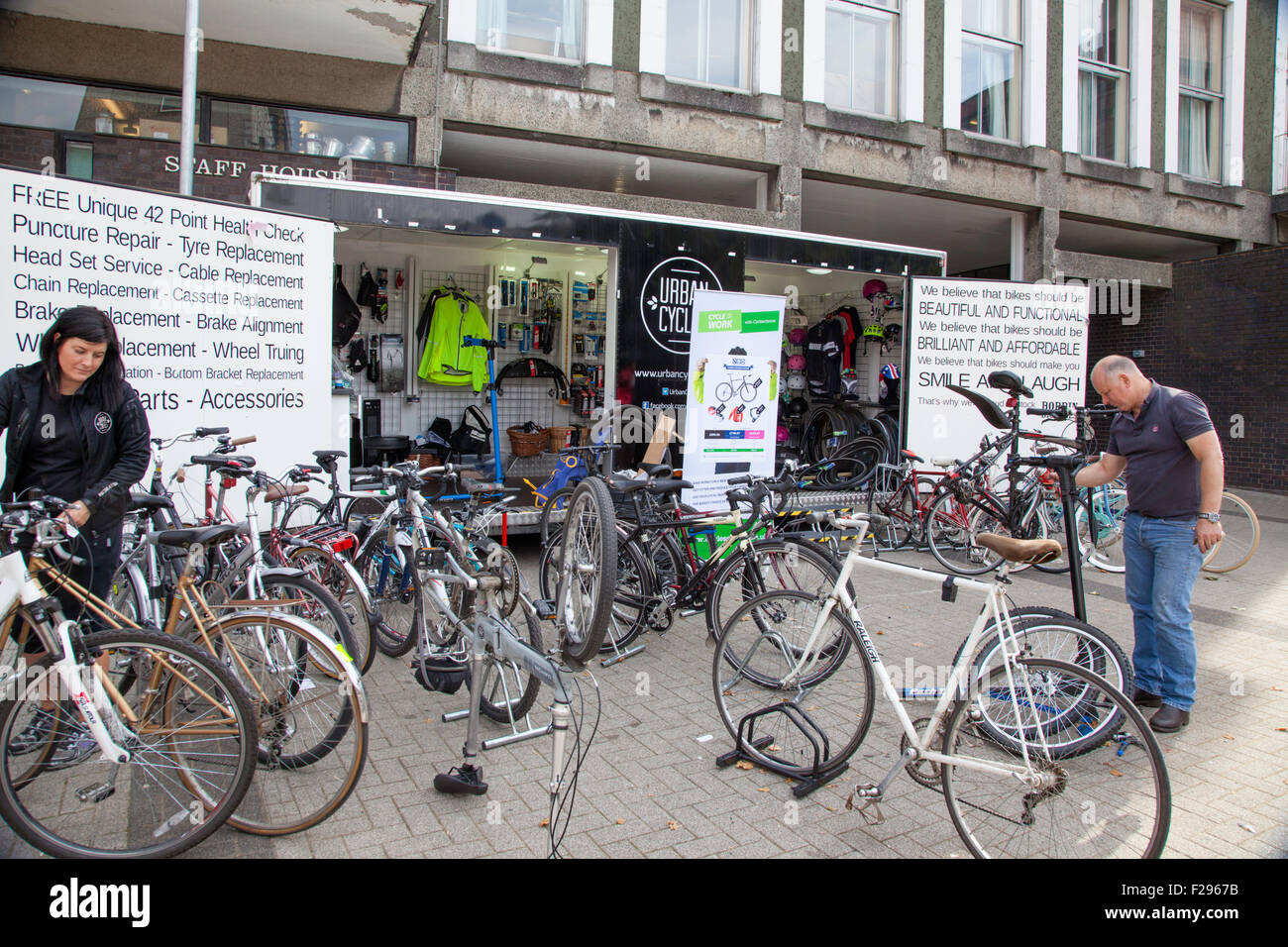 Urbane Zyklen-Shop auf der University of Birmingham Campus, Birmingham, England, UK Stockfoto
