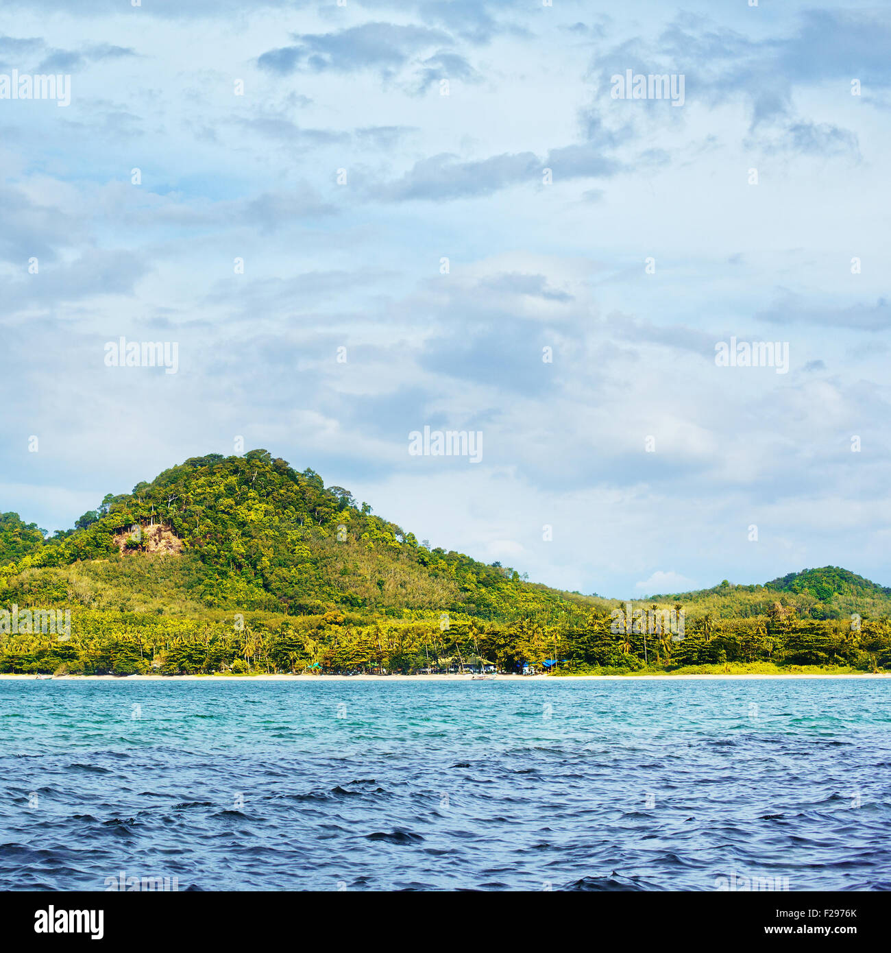 Andamanküste mit Dschungel in Thailand, Asien Stockfoto