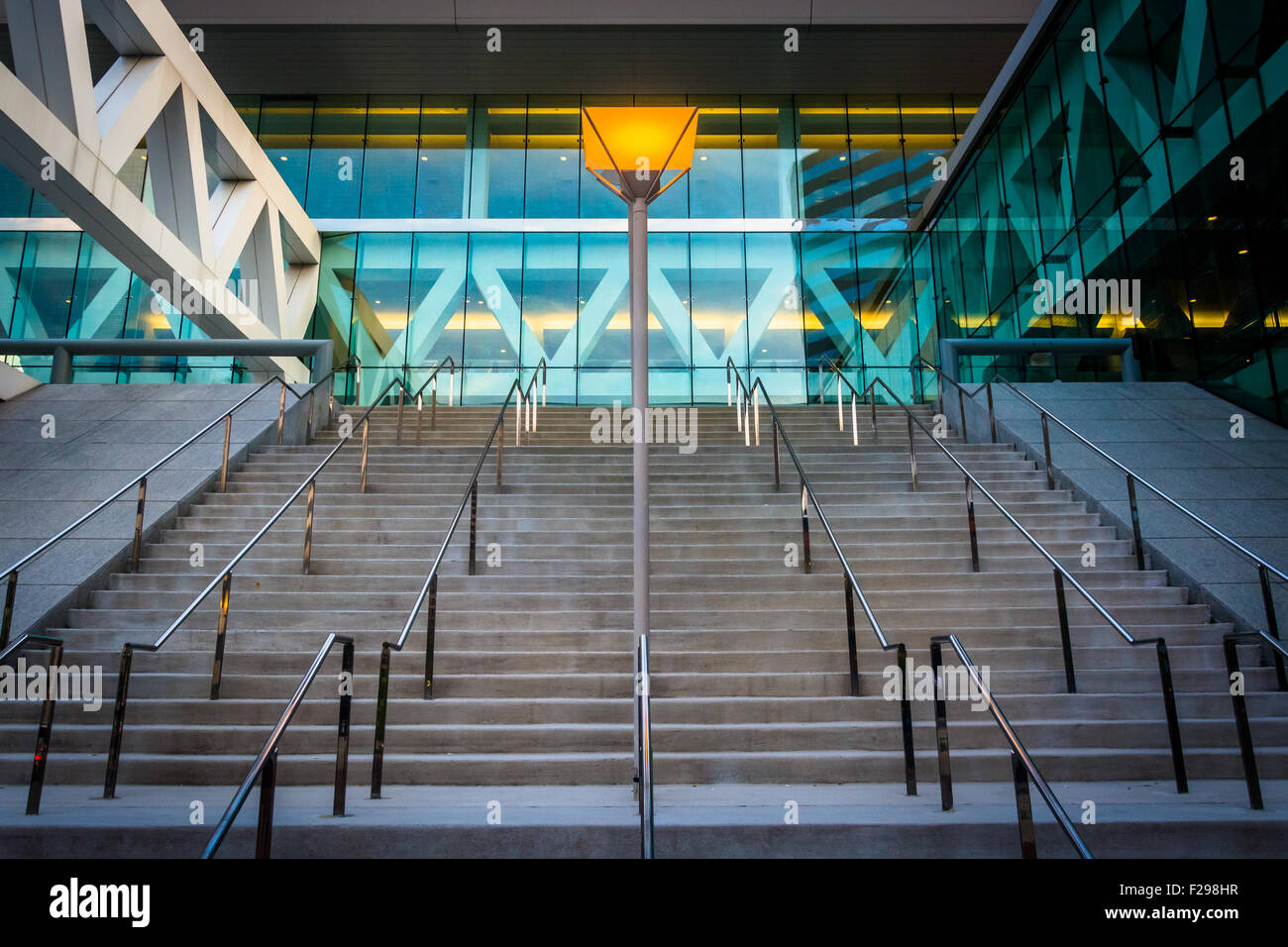 Moderne Architektur im Convention Center in der Innenstadt von Baltimore, Maryland. Stockfoto