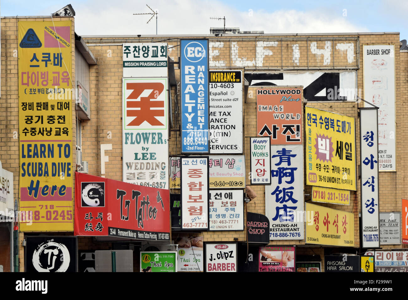 Asien-Geschäft Zeichen, meist Koreanisch, an der Union Street in Flushing, Queens, New York Stockfoto