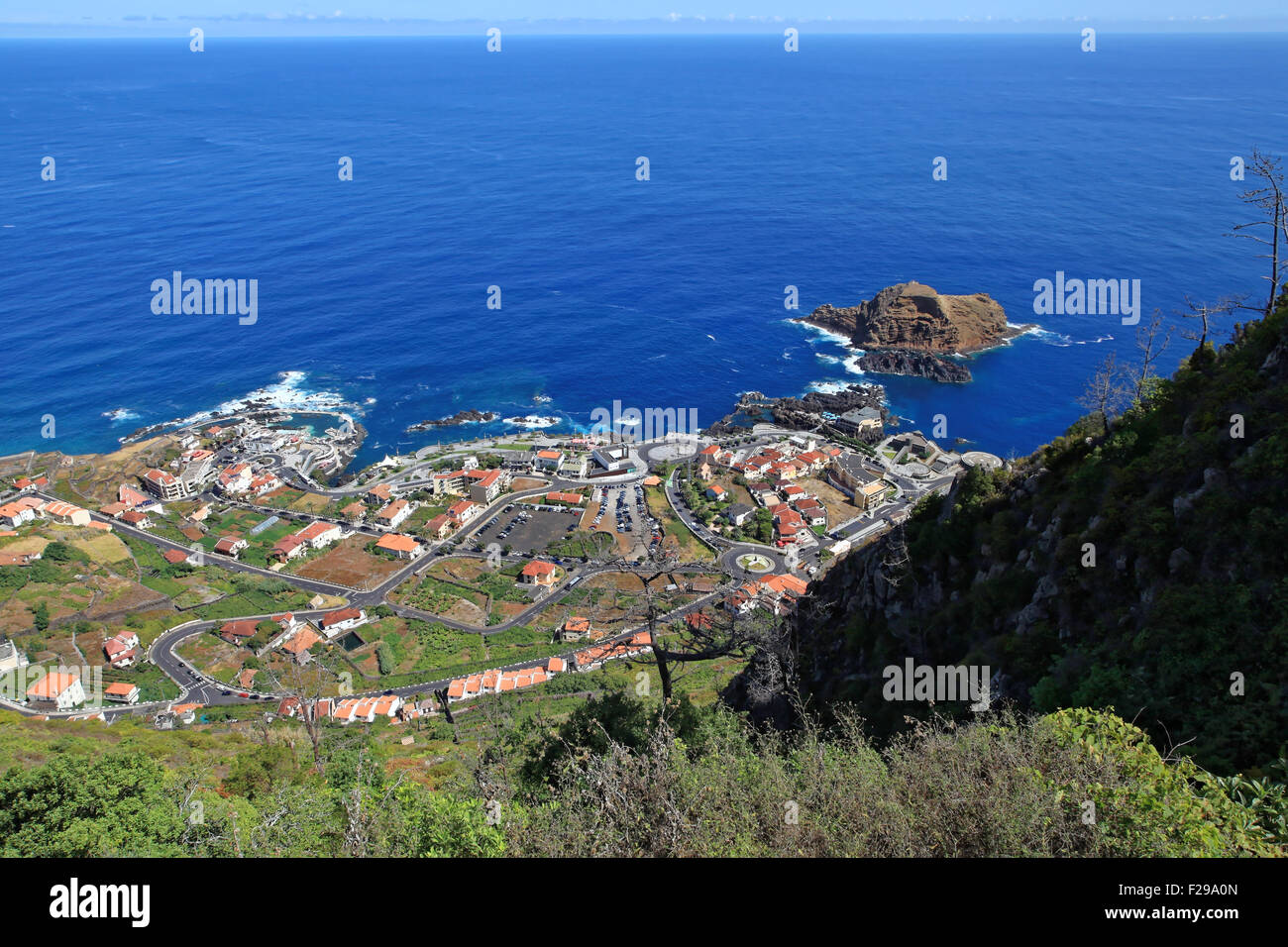 Porto Moniz, Madeira, Portugal - die vulkanische Landschaft gibt Anlass zu vielen natürlichen Schwimmbecken Stockfoto