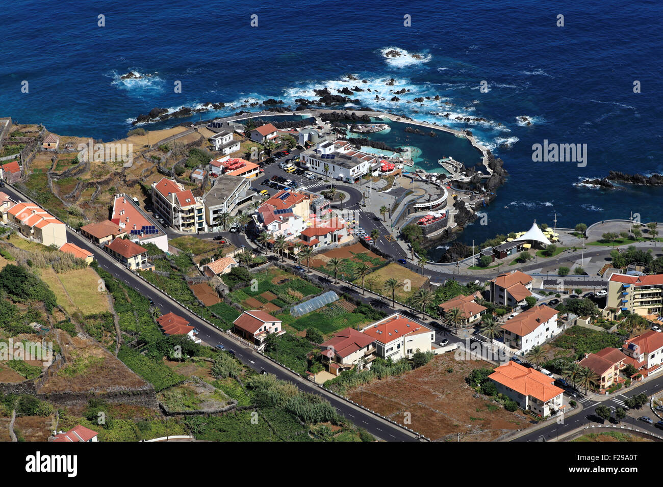 Porto Moniz, Madeira, Portugal - die vulkanische Landschaft gibt Anlass zu vielen natürlichen Schwimmbecken Stockfoto