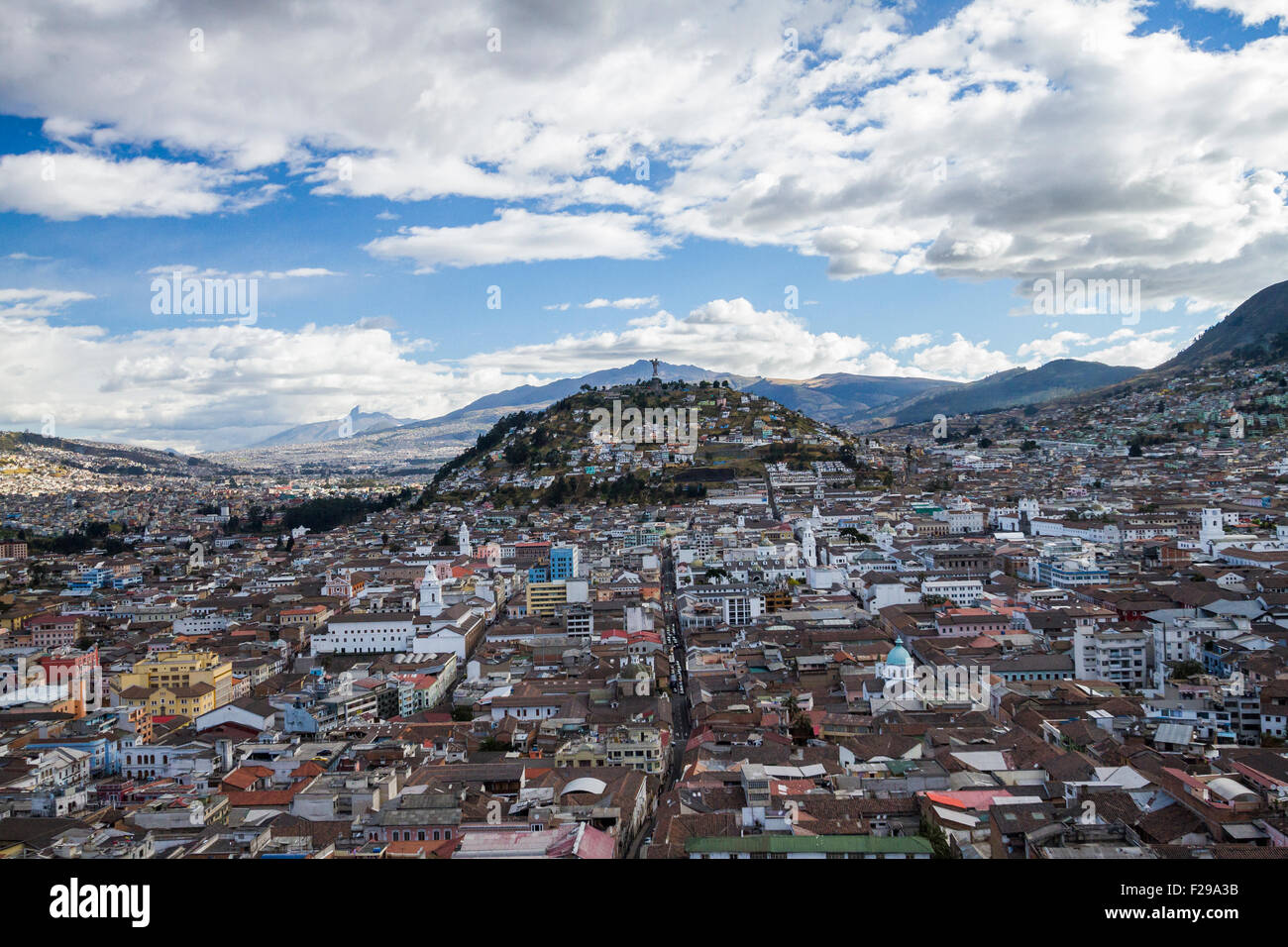 Blick über die Altstadt von Quito, Ecuador und El Panecillo Stockfotografie Alamy