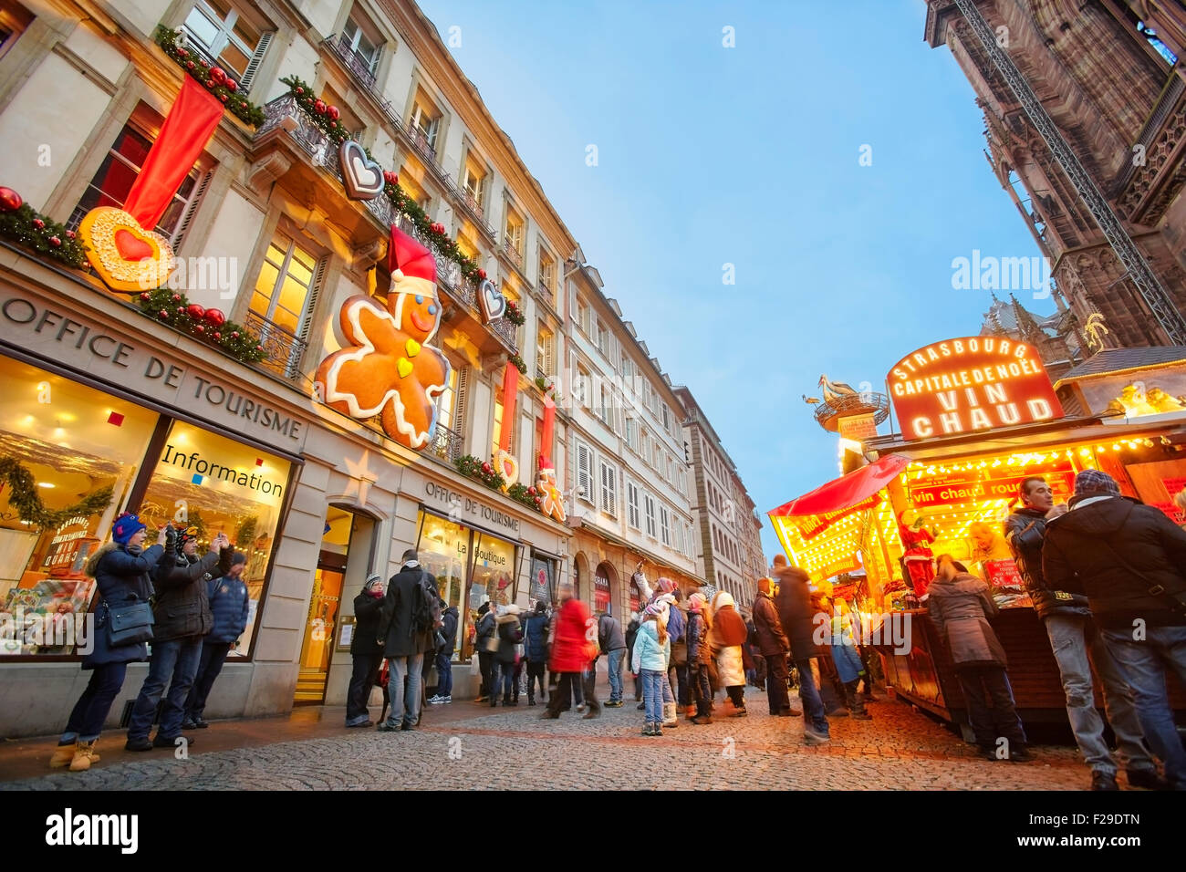 Christmas market and decoration at the Cathedral square. Europe's best Christmas market 2014. Strasbourg. Bas-Rhin. Alsace. Stockfoto