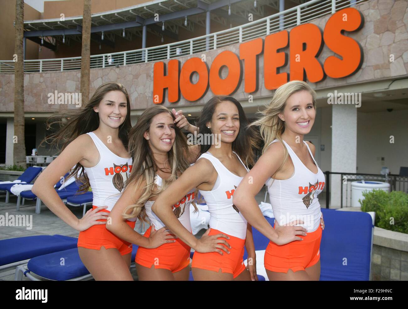 Hooters Girls Stockfotos Und Bilder Kaufen Alamy