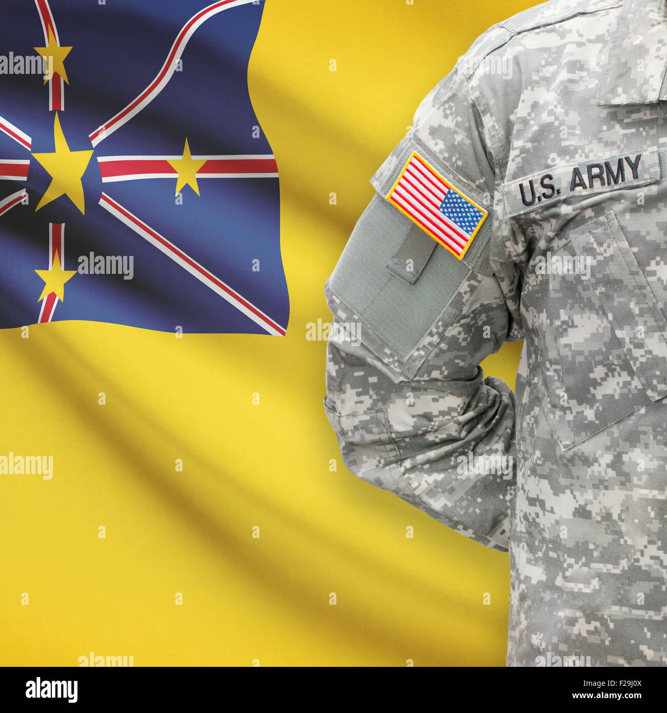 US-Soldat mit Flagge auf Hintergrund-Serie - Niue Stockfoto