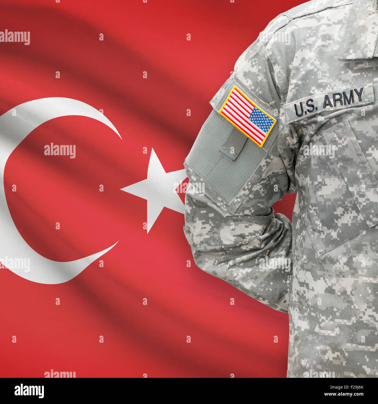 US-Soldat mit Flagge auf Hintergrund-Serie - Türkei Stockfoto