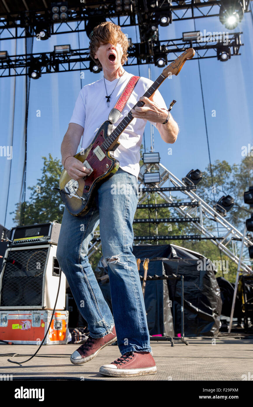 Chicago, Illinois, USA. 12. Sep, 2015. Musiker THURSTON MOORE von The Thurston Moore Band tritt beim Riot Fest im Douglas Park in Chicago, Illinois © Daniel DeSlover/ZUMA Draht/Alamy Live News Stockfoto