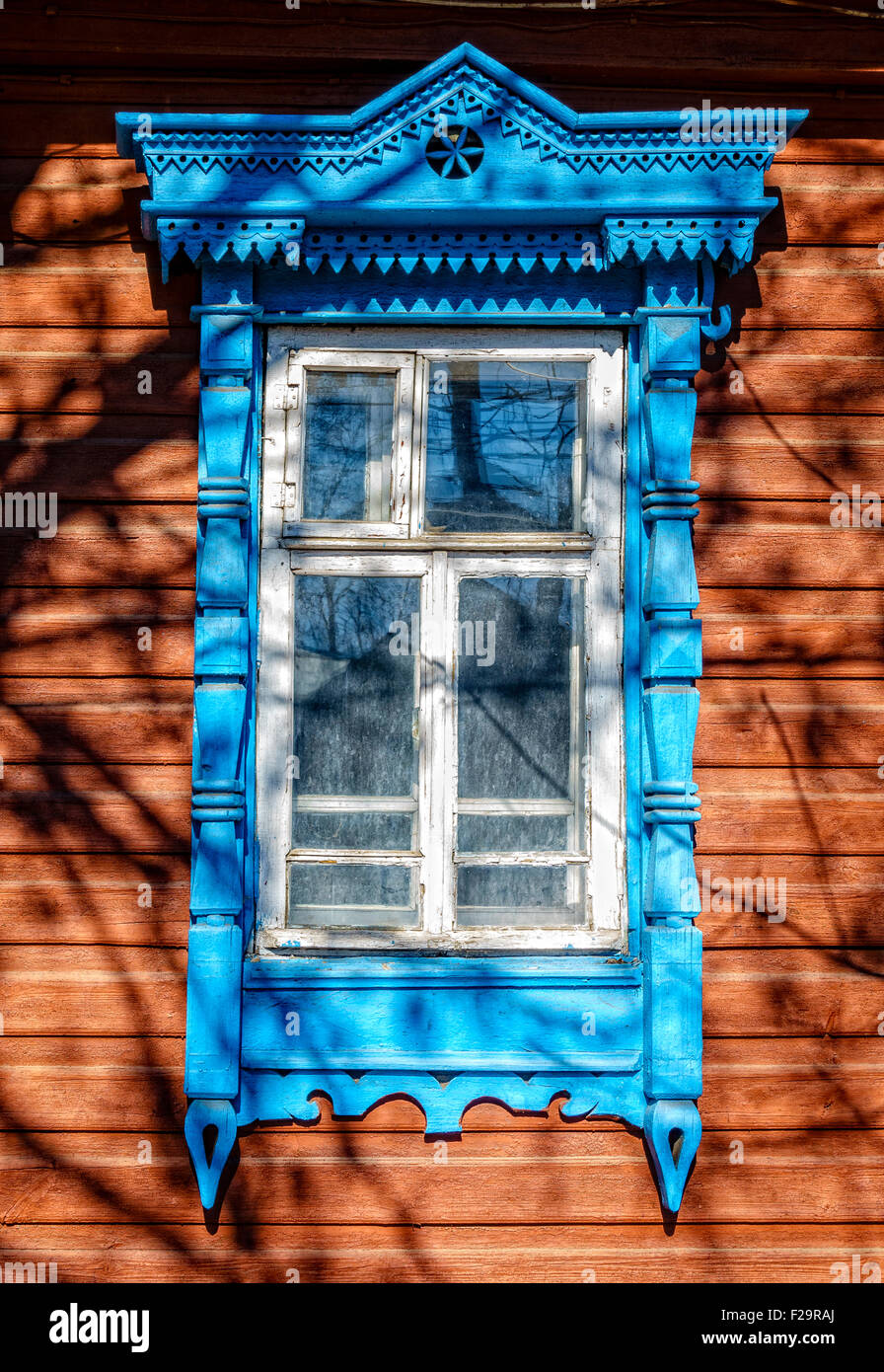 Traditionelle Fassade des alten Hauses in Kostroma, Russland Stockfoto