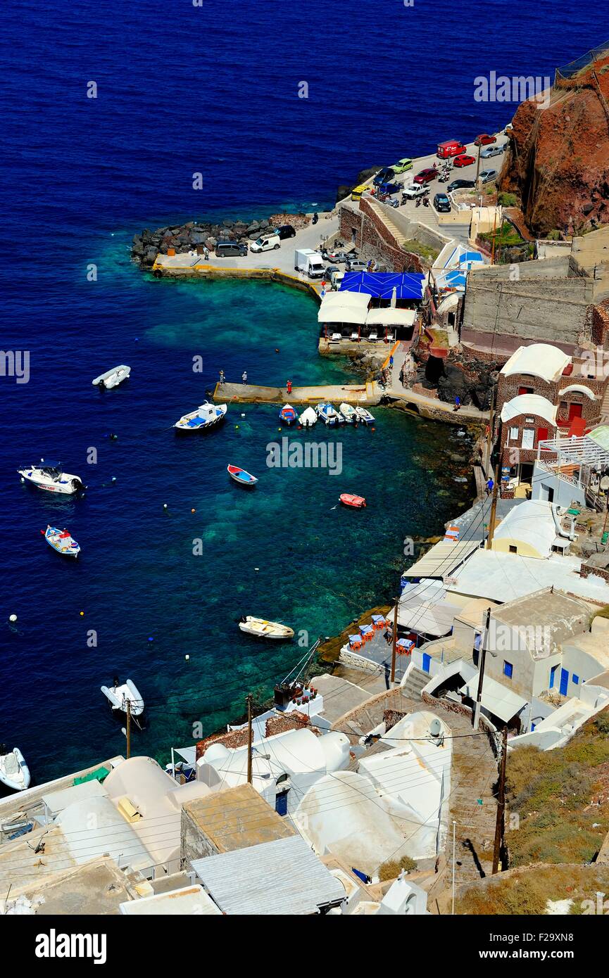 Blick hinunter zur Amoudi Bay auf der Insel Santorini-Griechenland Stockfoto