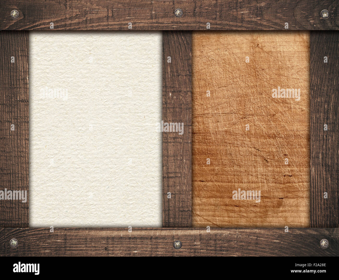 Braune Holzrahmen aufgeschraubten zerkratzt Holzplatte und leichtes Papier Stockfoto