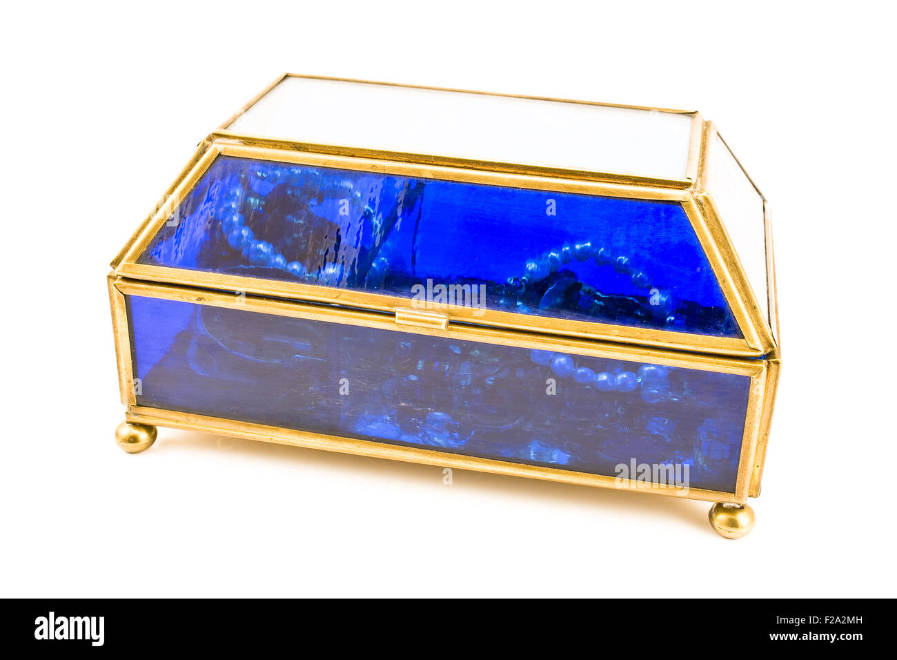 Blaues Glas-Schmuck-Box isoliert auf weiss Stockfoto