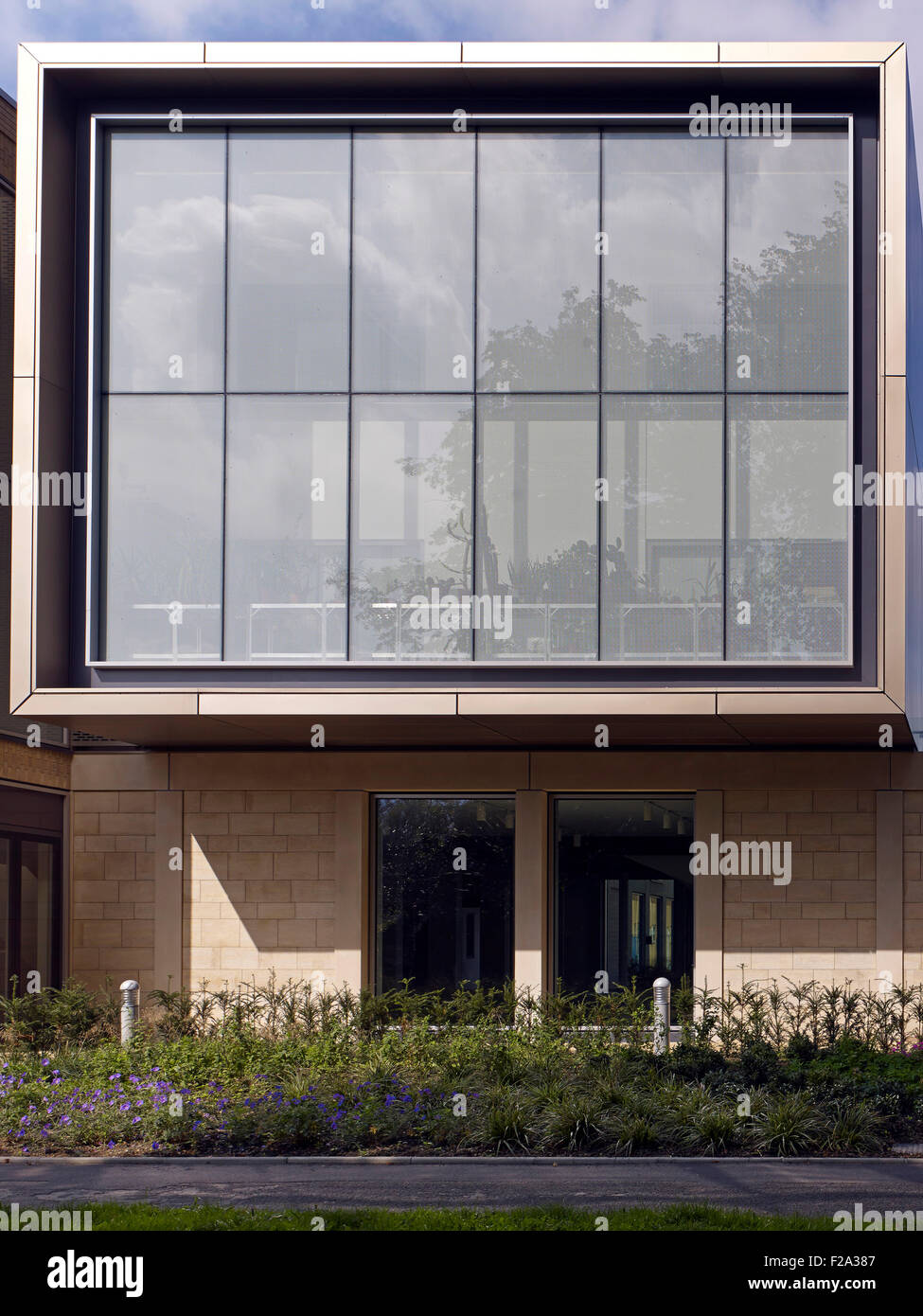 Das "Schmuckkästchen" umrahmt mit eloxiertem Aluminium. Uppingham School Science Centre, Uppingham, Vereinigtes Königreich. Architekt: ORMS Arch Stockfoto