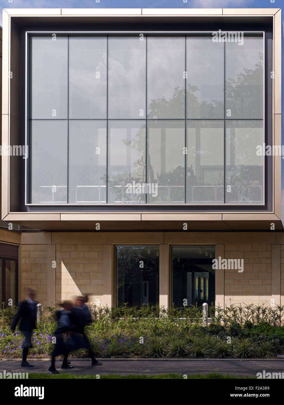 Das "Schmuckkästchen" umrahmt mit eloxiertem Aluminium. Uppingham School Science Centre, Uppingham, Vereinigtes Königreich. Architekt: ORMS Arch Stockfoto