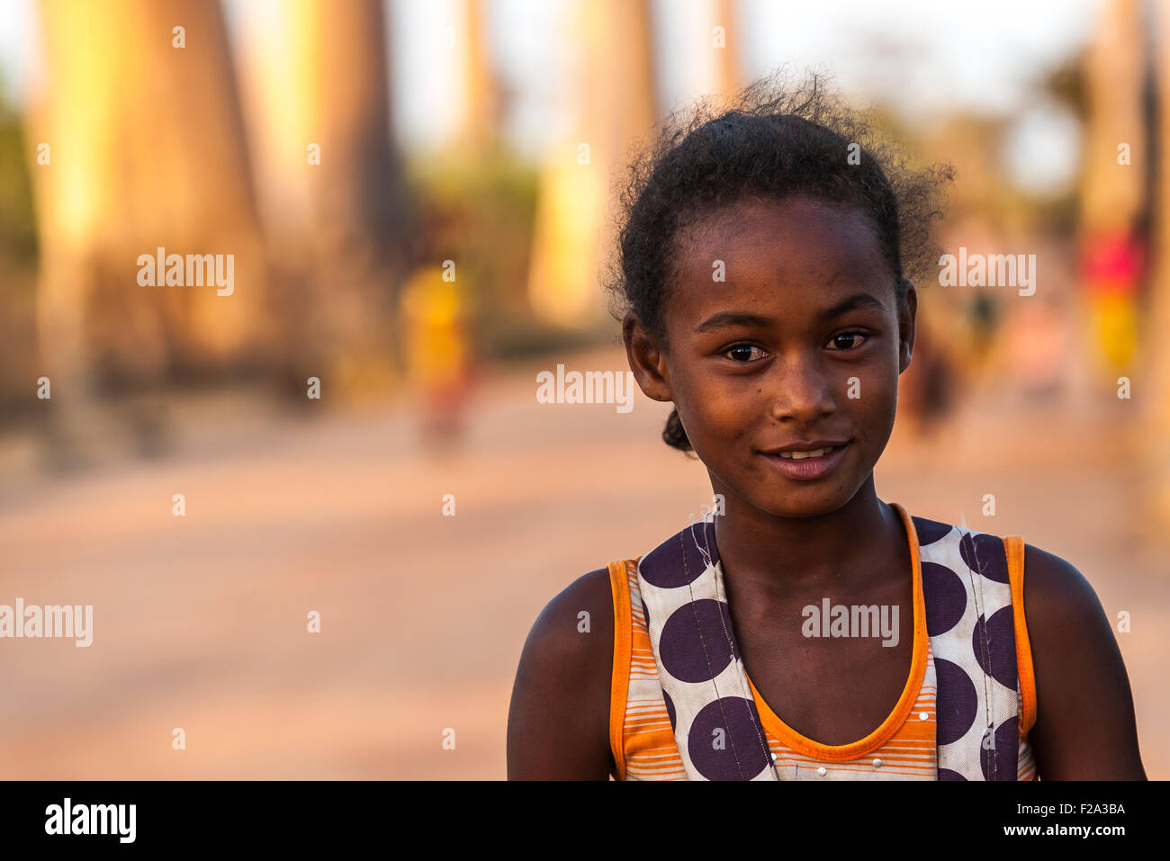 Porträt, Mädchen, 12 Jahre, Baobaballee, Morondava, Madagaskar Stockfoto