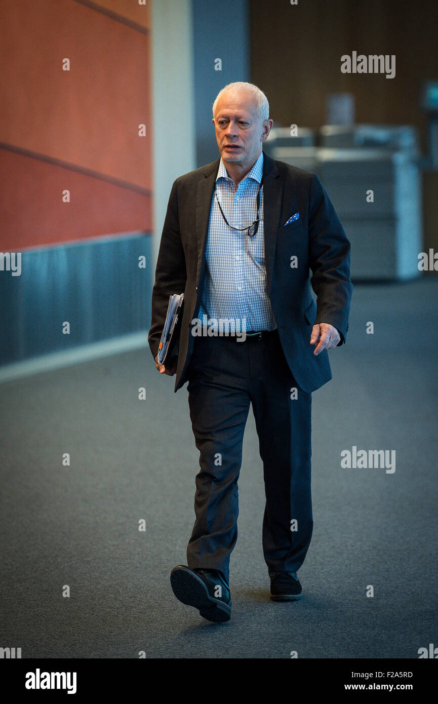 Brüssel, Bxl, Belgien. 15. Sep, 2015. Mitglied des Europäischen Parlaments (MdEP) Michal Boni kommt für die mündliche Verhandlung auf Migrationskrise im Europäischen Parlament Hauptquartier in Brüssel auf 15.09.2015 von Wiktor Dabkowski Credit: Wiktor Dabkowski/ZUMA Draht/Alamy Live News Stockfoto