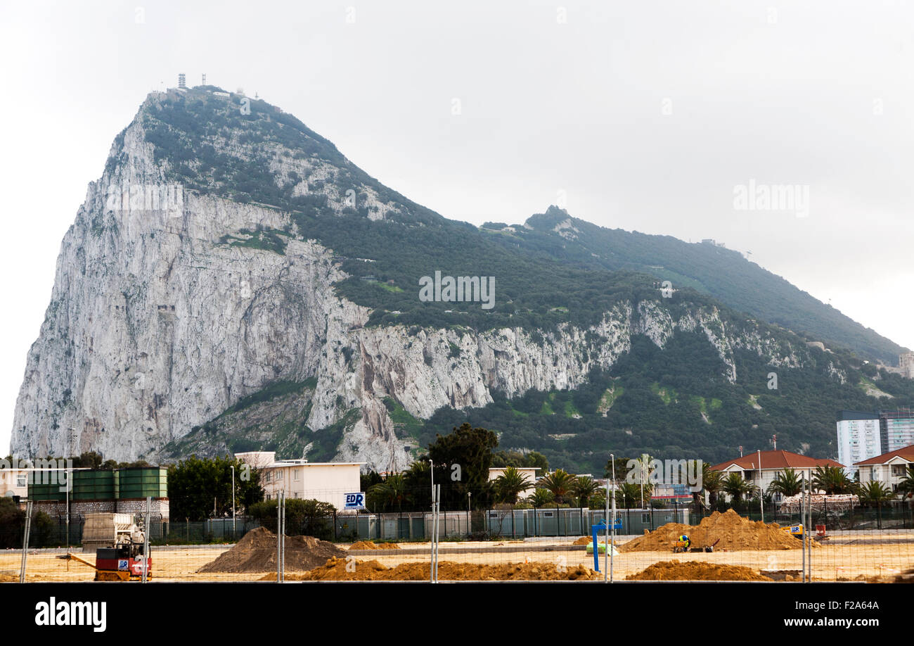 Grenze zwischen Spanien und Gibraltar, Britische überseegegend in Südeuropa Stockfoto