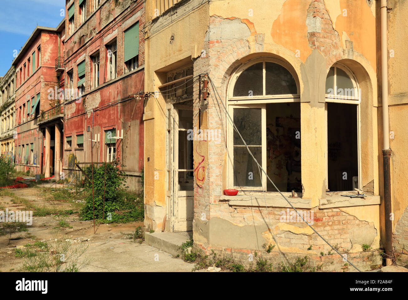 Verlassene Gebäude des ehemaligen Krankenhauses "Ospedale al Mare" im Lido Stockfoto