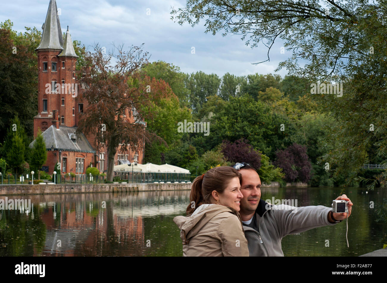 Die Minnewater und seinem schönen Park sind der Eintritt in die wunderschöne Stadt Brügge. Die Minnewater ist ein kanalisierte See. Von th Stockfoto