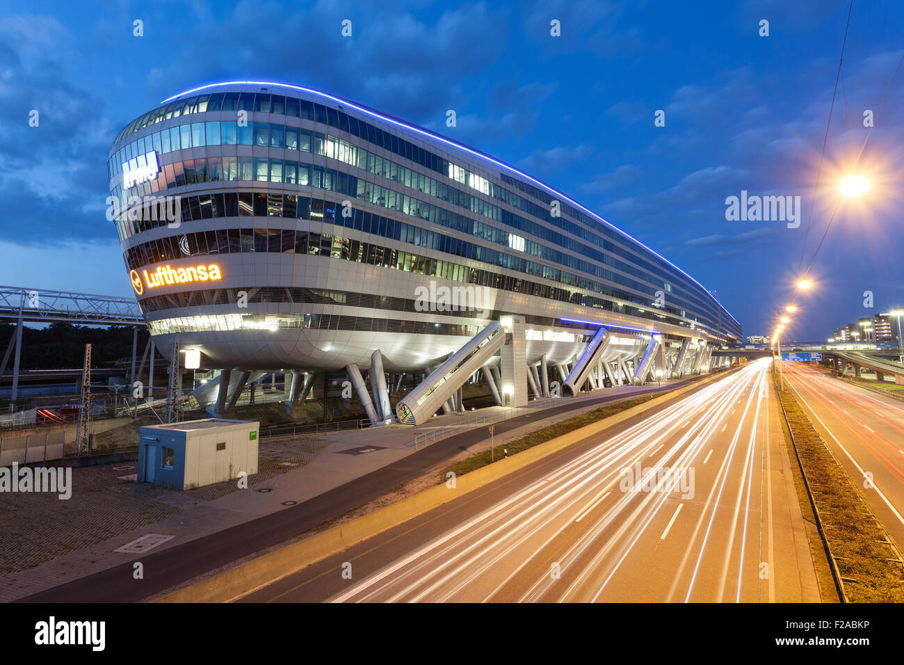 Futuristische Gebäude am Frankfurter Flughafen Stockfoto