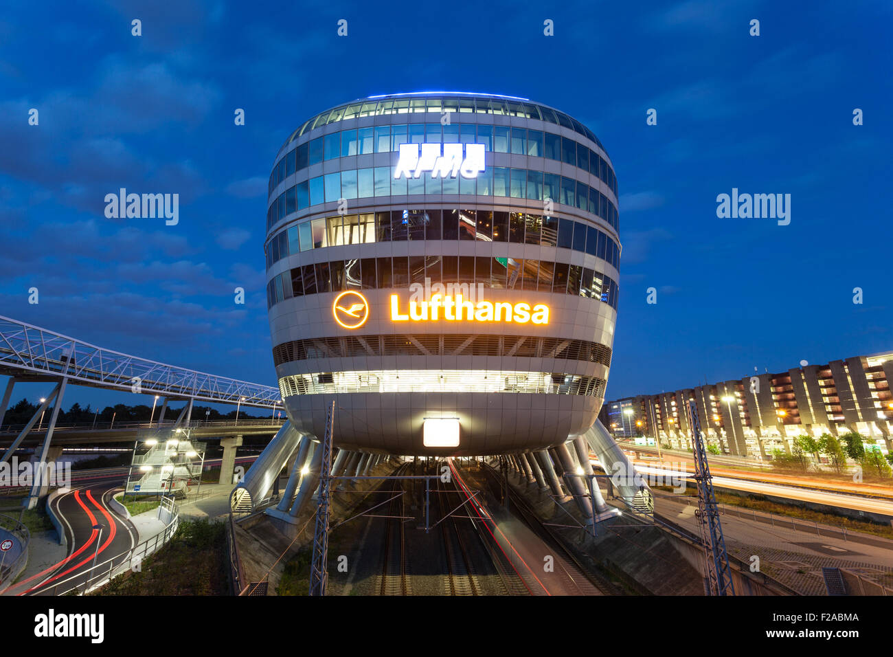 Futuristische Gebäude am Frankfurter Flughafen Stockfoto