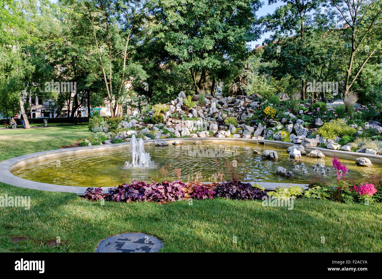 Kleiner gartenbrunnen Stockfotos und bilder Kaufen Alamy