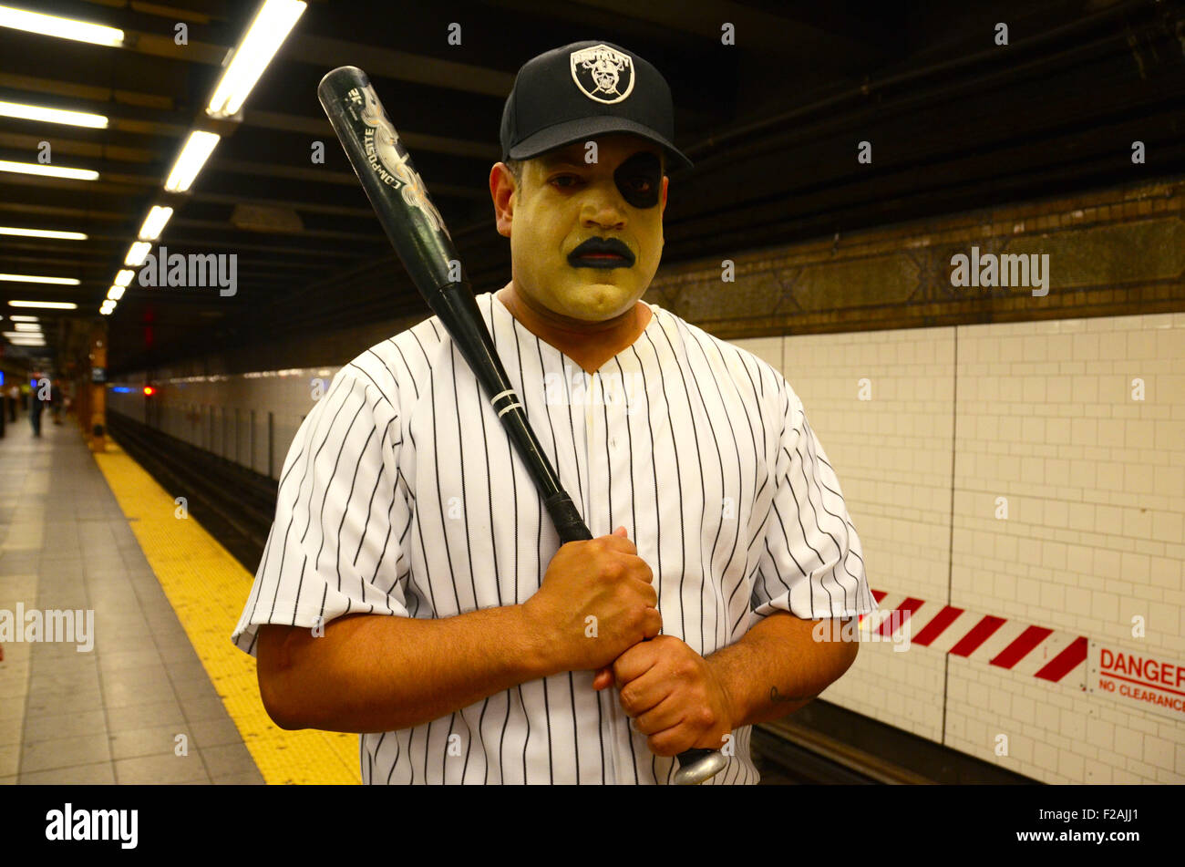 Krieger-Furien Lust Kleid auf u-Bahn New york Stockfoto