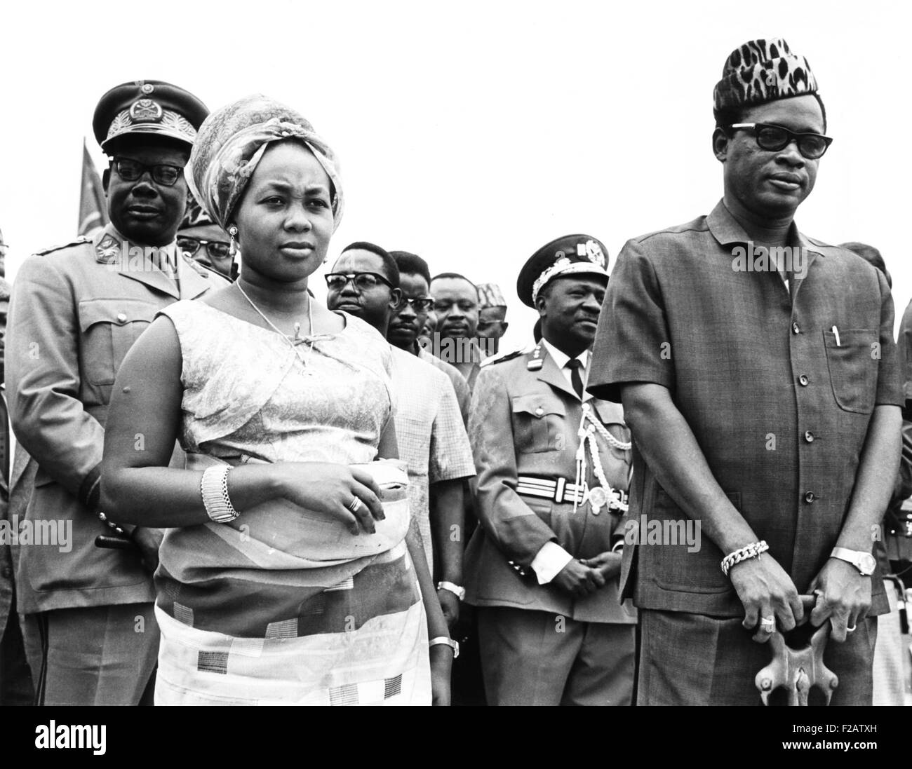 Präsident Joseph Mobutu (rechts) mit seiner Frau während einer Zeremonie in Kinshasa Kongo. 12. September 1967. Madame Marie Antoinette Stockfoto