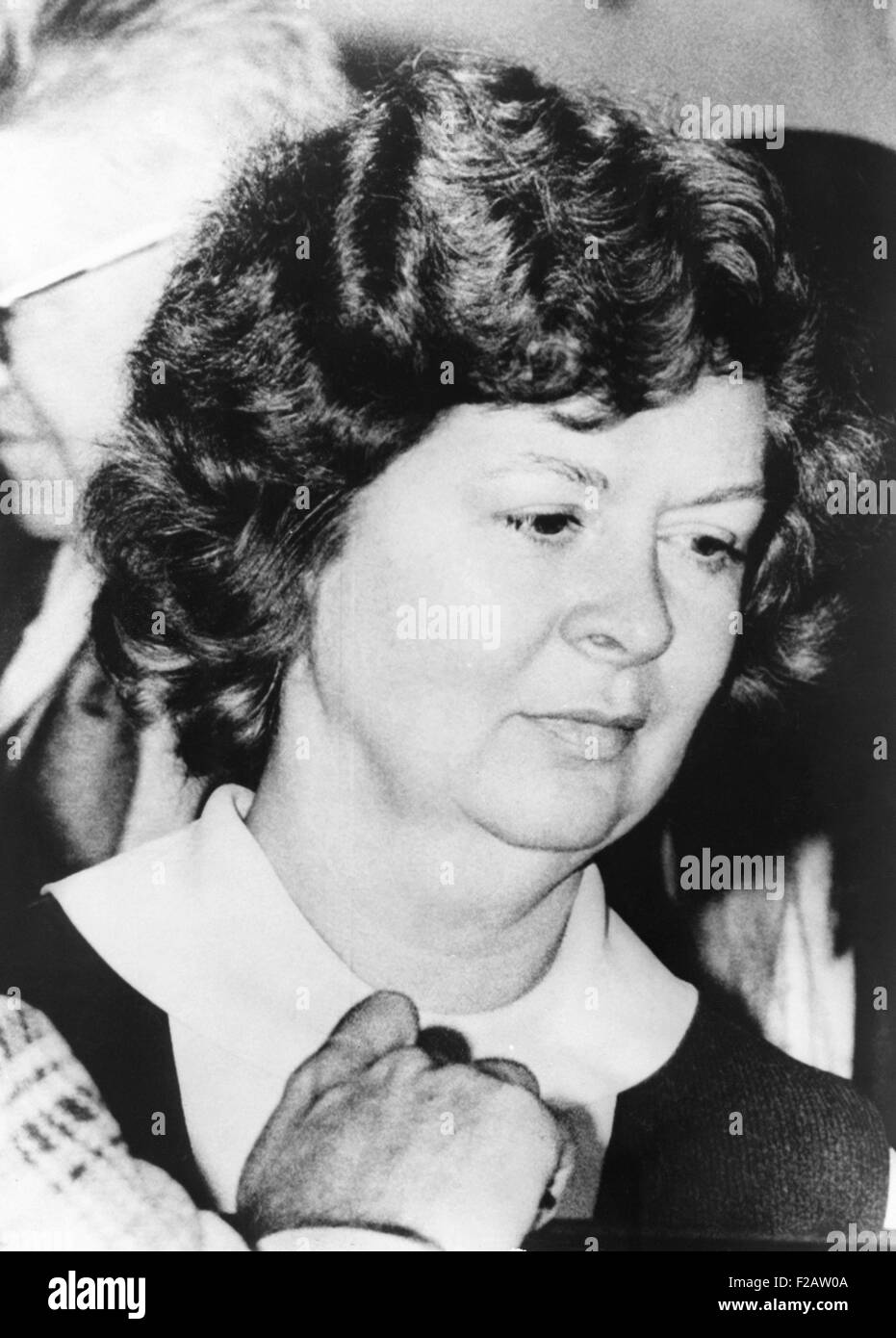 Sara Jane Moore, aus dem Gefängnis in Bundesgericht am 17. Dezember 1975 verschoben wird. Richter Samuel Conti akzeptiert ihr Geständnis. Sie wurde zu lebenslanger Haft verurteilt. (CSU 2015 11 1522) Stockfoto