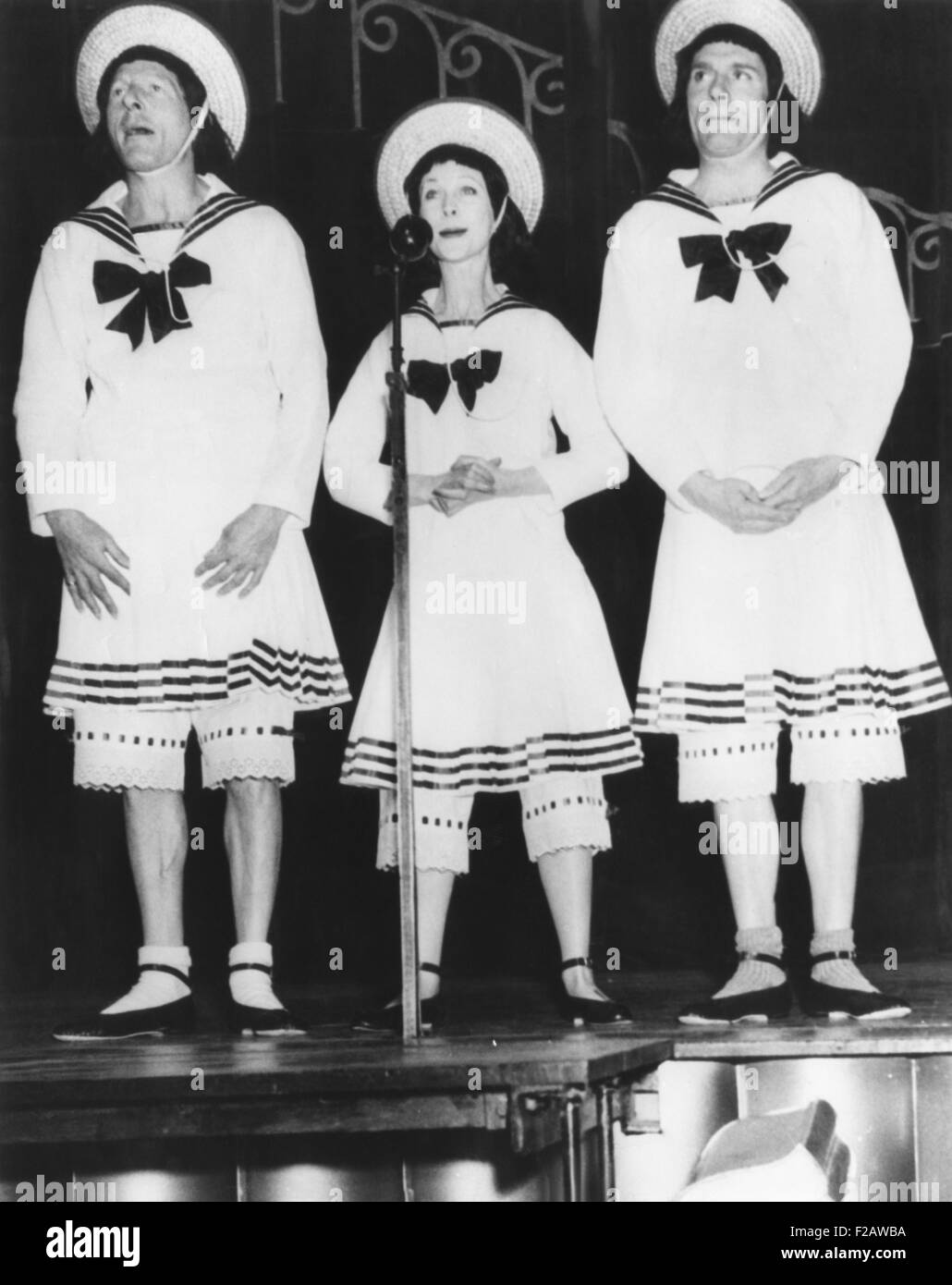 Danny Kaye (links), Vivien Leigh und Laurence Olivier in einen Vorteil für die späten Sid Field Familie. Bereich wurde ein sehr bewunderten britischer Komiker, deren live-Auftritte gefangen, in seinen drei Filmen genommen wurden: das ist das TICKET, 1940; LONDON TOWN, 1946; KARTON CAVALIER, 1949. (CSU 2015 11 1435) Stockfoto