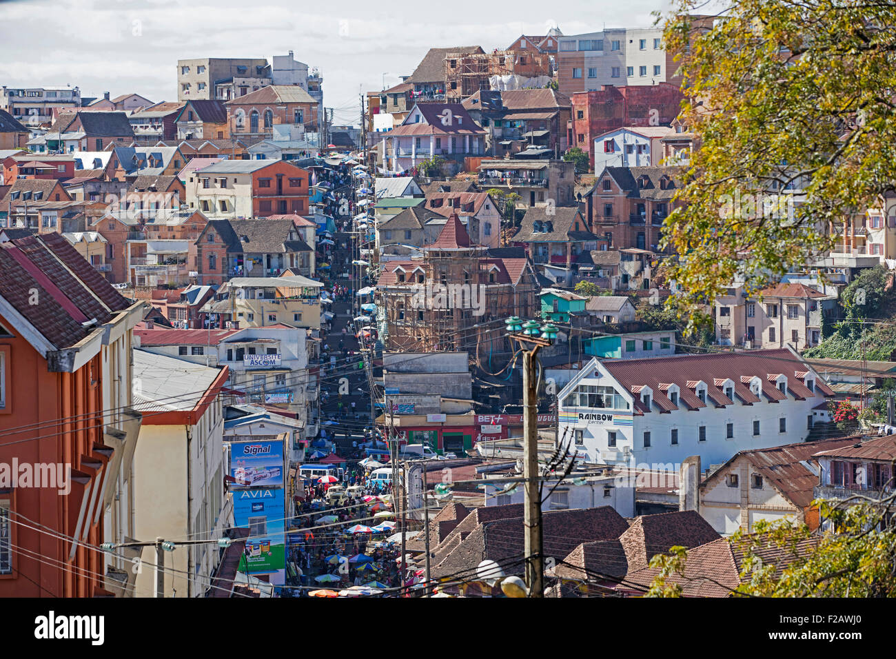 Treppe, die den zentralen Marktplatz in Analakely, Antananarivo, der Hauptstadt Madagaskars la Ville Moyenne herstellen Stockfoto