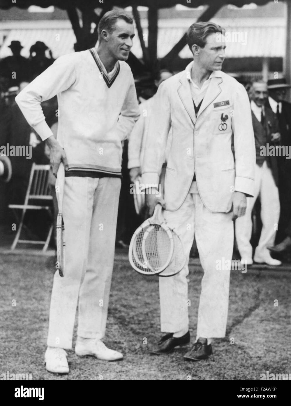 Bill Tilden (right) defeated Jean Borotra Frankreichs im Davis Cup-Spiele, 10. September 1925. Das amerikanische Team gewann den Davis Cup für 1925 bei den Tennis-Matches in Germantown, Pennsylvania. (CSU 2015 11 1319) Stockfoto