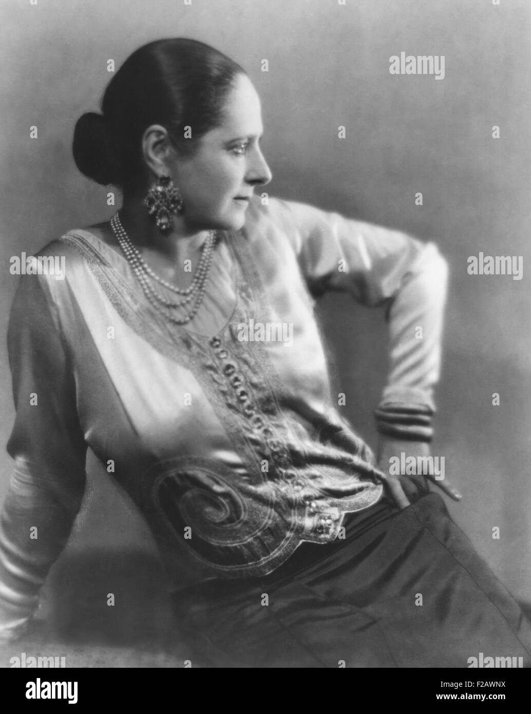 Helena Rubenstein im Jahr 1930, das Jahr, in das Ihrem Buch "Die Kunst der weiblichen Schönheit" veröffentlicht wurde. Foto von Maurice Goldberg. (CSU 2015 11 1271) Stockfoto