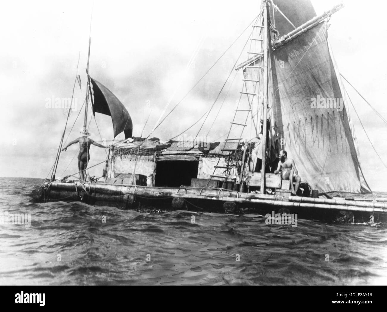 Norweger Thor Heyerdahl Balsaholz Floß "Kon-Tiki", auf den Pazifischen Ozean im Jahr 1947. Der Explorer war auf seiner "Driften Expedition" von Peru nach Polynesien die Möglichkeit, solch eine Reise in den früheren Zeiten nachweisen. (CSU 2015 9 944) Stockfoto