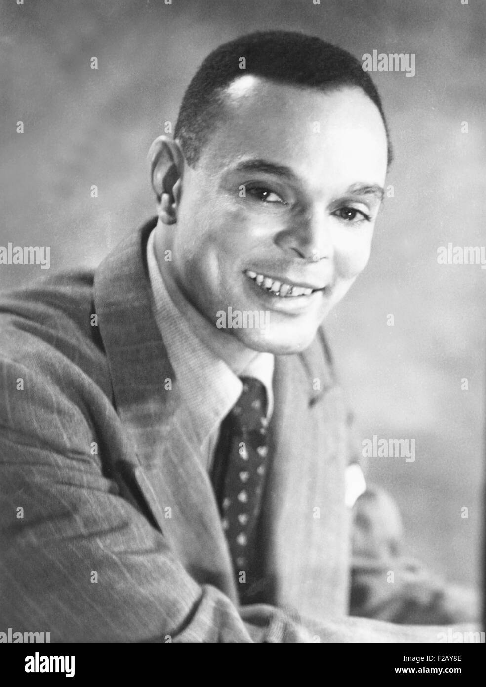 Chester Bomar Himes, afroamerikanische Autor einer Reihe von Harlem Detective Romane. Er war ein Ex-Sträfling und Autor beim Langston Hughes ihn 1936 betreut veröffentlicht. Drei Filme basierten auf seiner Werke: Baumwolle Kegel zu HARLEM, 1970; COMEBACK CHARLES blau, 1972, und A RAGE IN HARLEM, 1991. (CSU 2015 9 854) Stockfoto