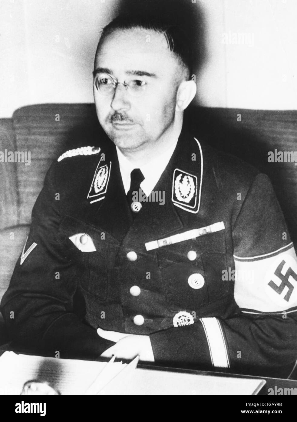 Heinrich Himmler, Führer der Nazi-Deutschlands Elite Schutzstaffel oder SS Ca. 1940. Von 1939 bis 1945 leitete während des zweiten Weltkriegs er die Ermordung von 6 Millionen Juden, Roma, andere Zivilisten, in Höhe von mehr als 11 Millionen. (CSU 2015 9 837) Stockfoto