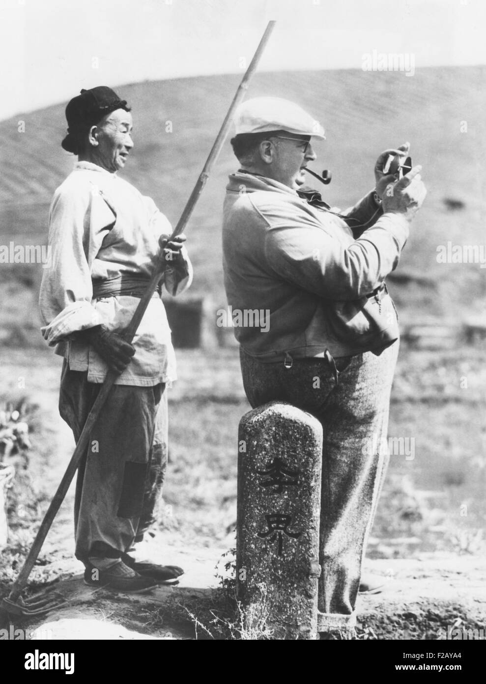 Direktor Karl Freund testen die Lichtverhältnisse am Set von die gute Erde, in der Nähe von Hollywood. 21. Januar 1937. Einige der film Stockfoto