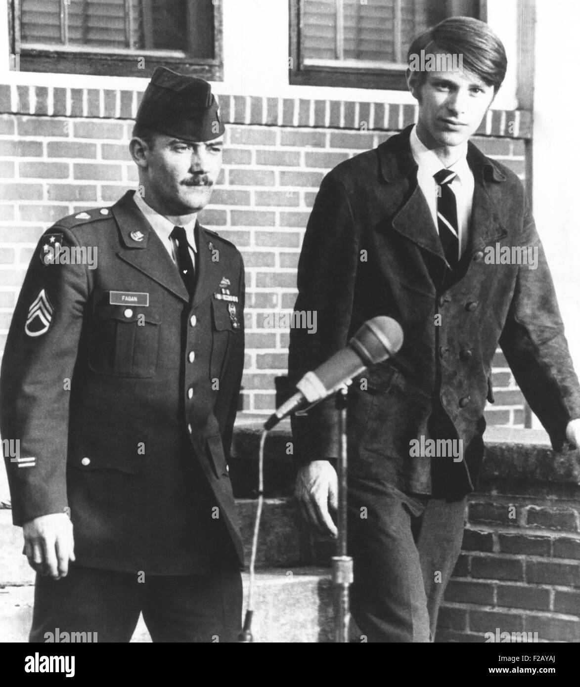 Sgt. Martin Fagan (links) und Steven Glimpse bezeugten an das Kriegsgericht der Lt. William Calley. Fort Benning, Georgia, Dec. Stockfoto