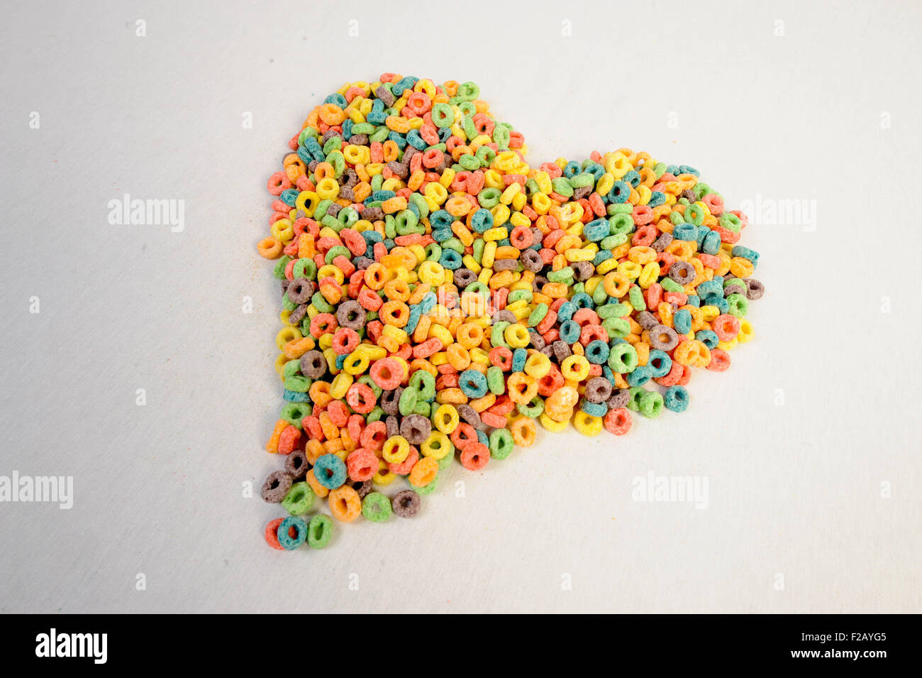 Form eines Herzens, Getreide Froot Loops-Forma de un Corazón Getreidearten Froot Loops Stockfoto