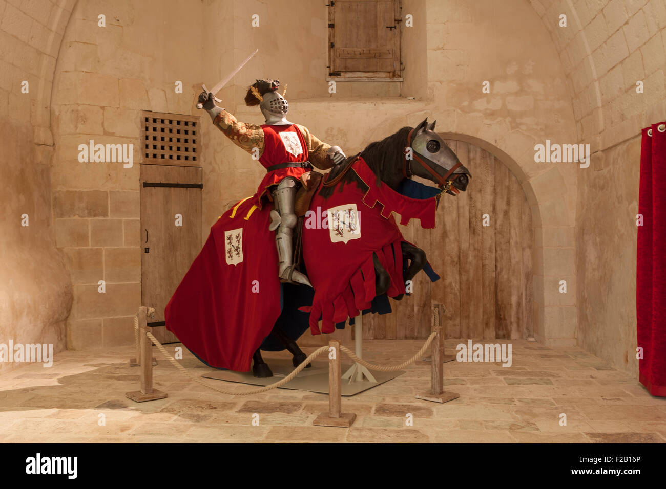 Chateau du Schlosses Ecuries Royales, Royal stud, Audio-visuelle Präsentation statische Anzeige der Ritter in Rüstung Stockfoto