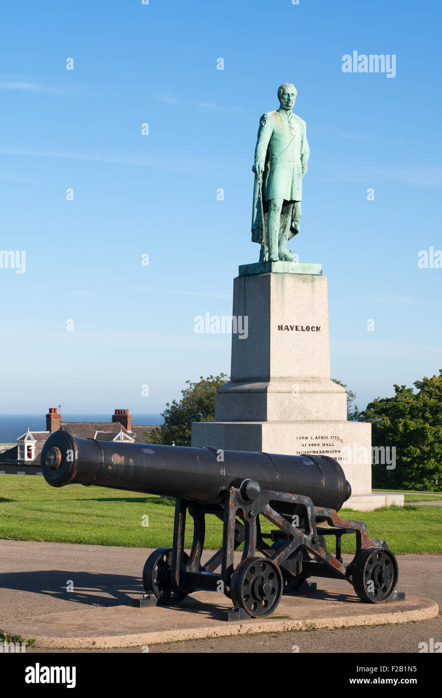 Kanone und Statue von Sir Henry Havelock in Mowbray Park, Sunderland, Tyne and Wear, England, UK Stockfoto