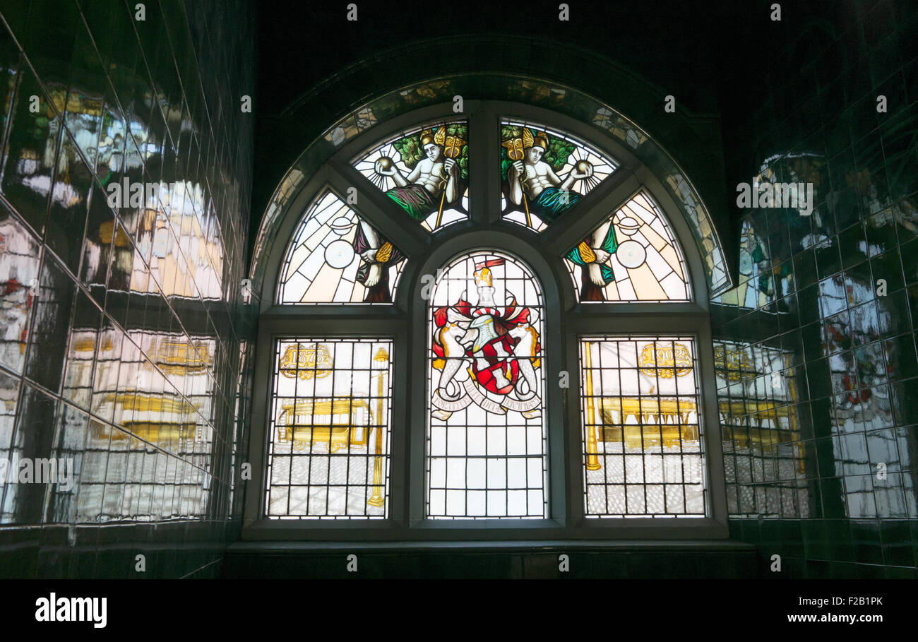 Glasfenster über dem Eingang nach Newcastle elektrische Straßenbahnen Gebäude North East England, Großbritannien Stockfoto