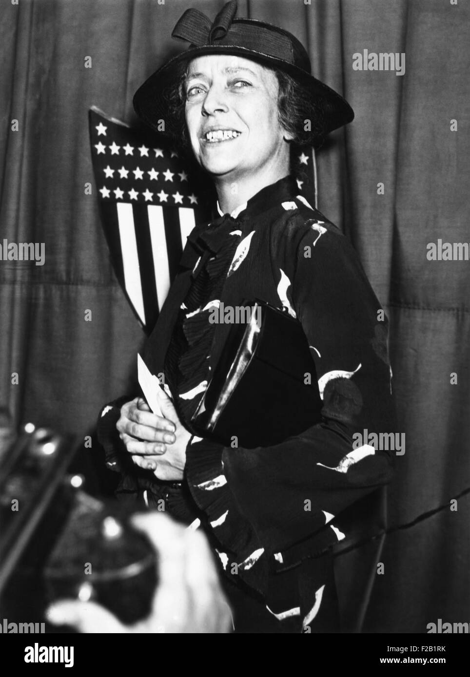 Alice Roosevelt Longworth, Lächeln für Fotografen im Jahr 1946. Die älteste Tochter des Präsidenten Theodore Roosevelt und seine erste Stockfoto