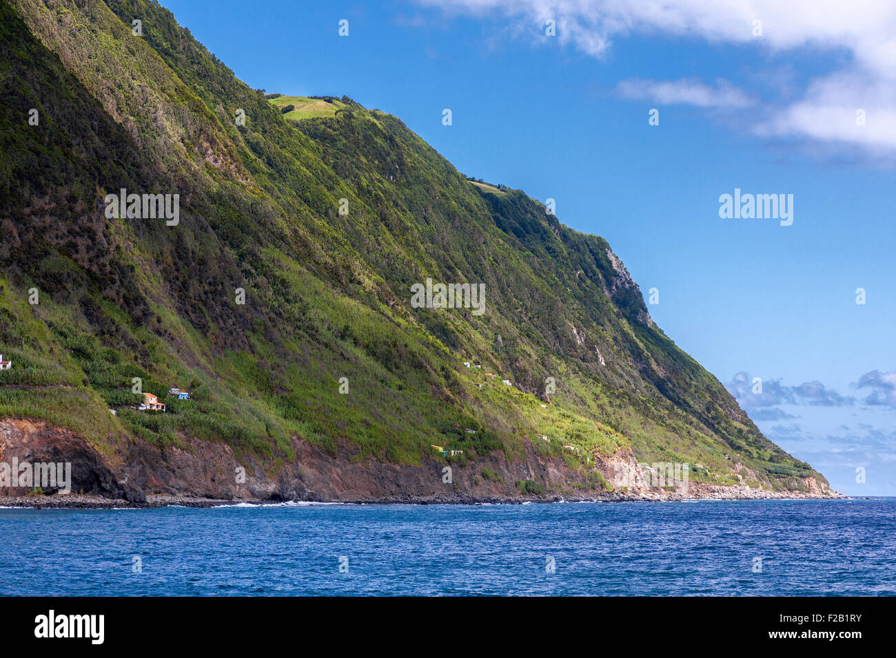 Die Uferpromenade von Povoacao in Sao Miguel, Azoren Stockfoto