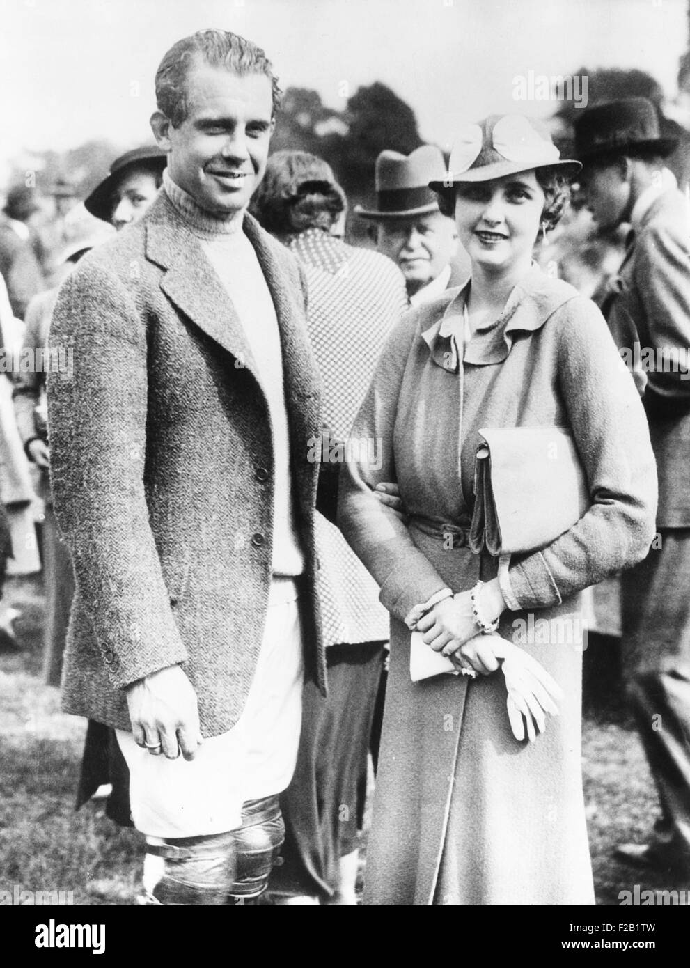 Barbara Hutton, mit ihrem ersten Ehemann, Georgisch Prinz Alexis Mdivani. Die Prince Polo Team "Les Diables" spielte "The Knaves" am Roehampton, England. 16. Juni 1934 (CSU 2015 7 411) Stockfoto