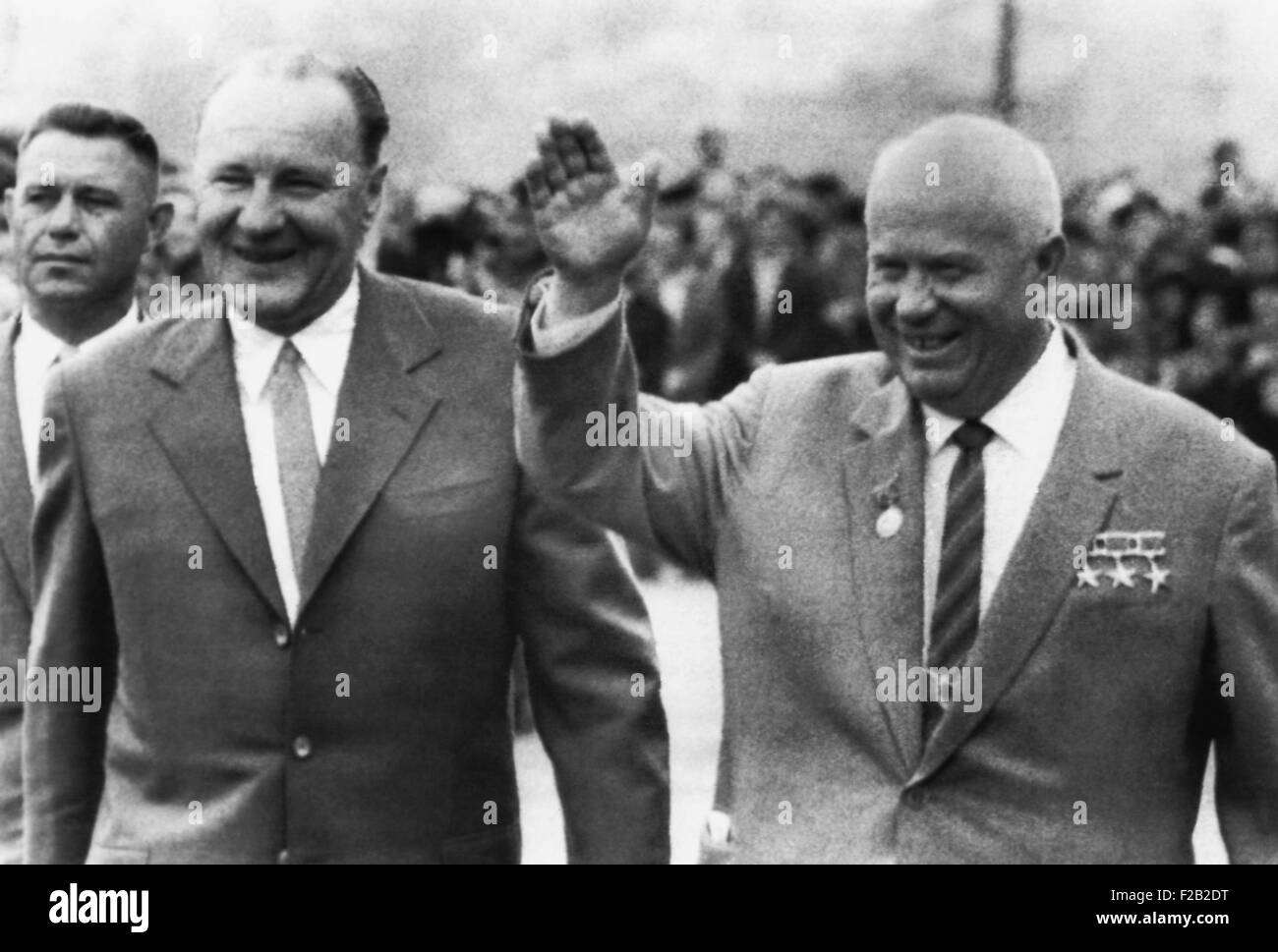 Sowjetischen Ministerpräsidenten Nikita Chruschtschow mit ungarischen Premier Janos Kadar, 10. Juli 1963. Kadar übernahm die Macht nach dem 1956 ungarischen Aufstand unter dem Druck der Sowjetunion. Bis 1988 war er als Staatsoberhaupt. (CSU 2015 8 559) Stockfoto